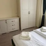 Selena Apartman *